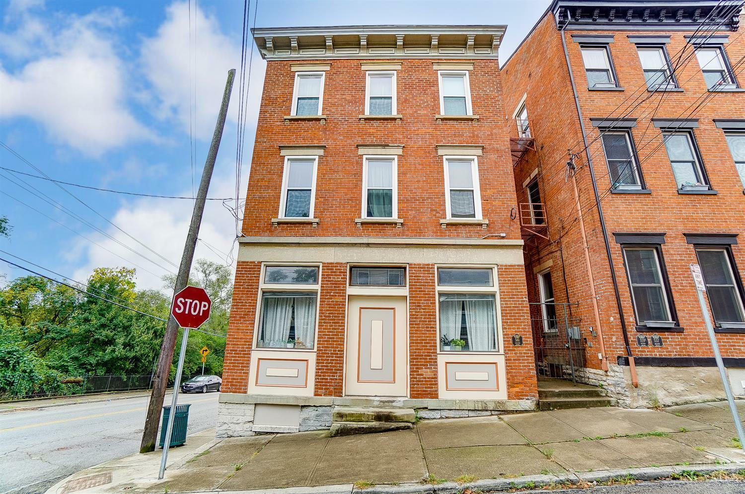 Property Photo: 561 Milton St O OH 45202