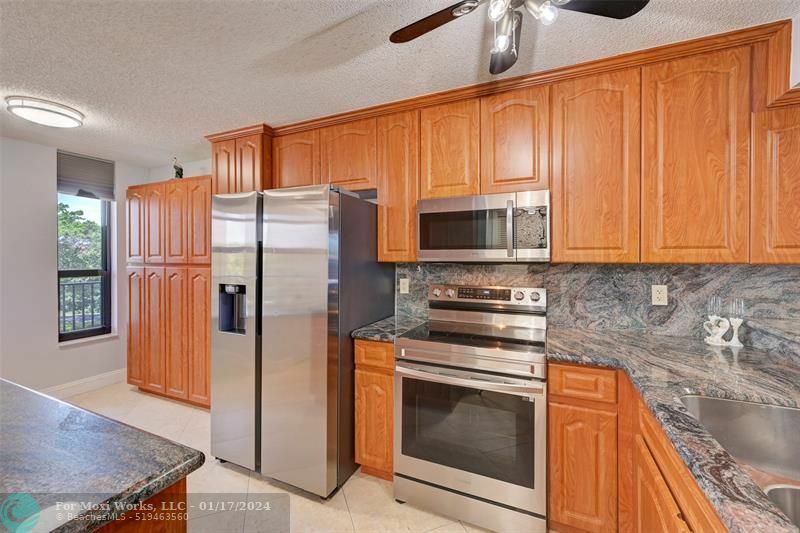 Property Photo:  6544 Coral Lake Dr 408  FL 33063 