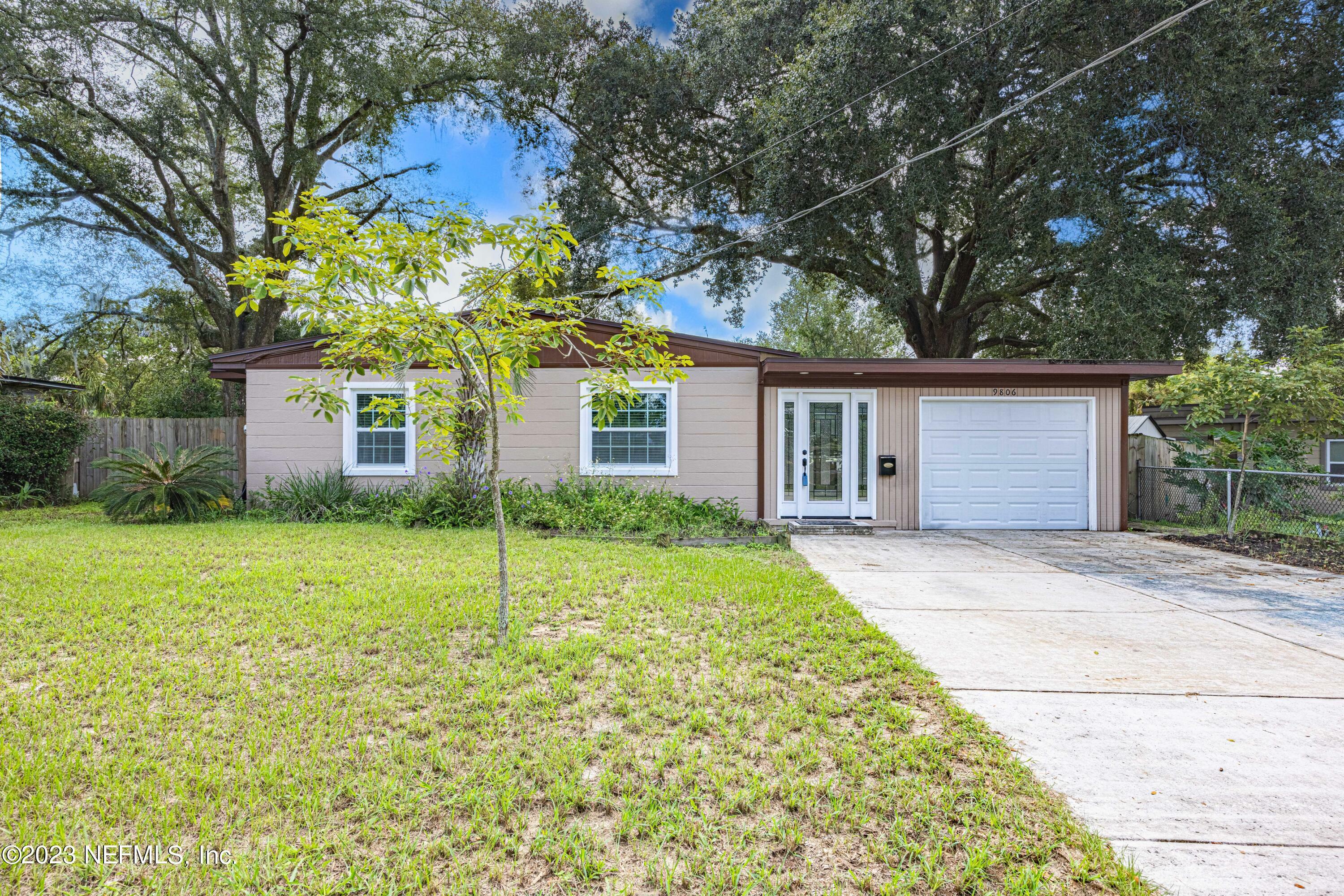 Property Photo: 9806 N Eve Dr FL 32246