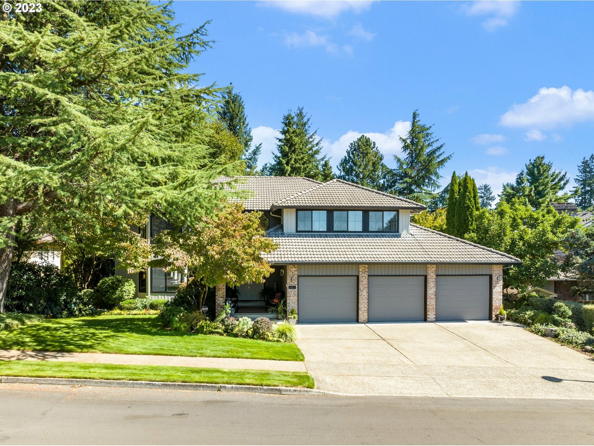 Property Photo: 3417 SE 168th Ave WA 98683
