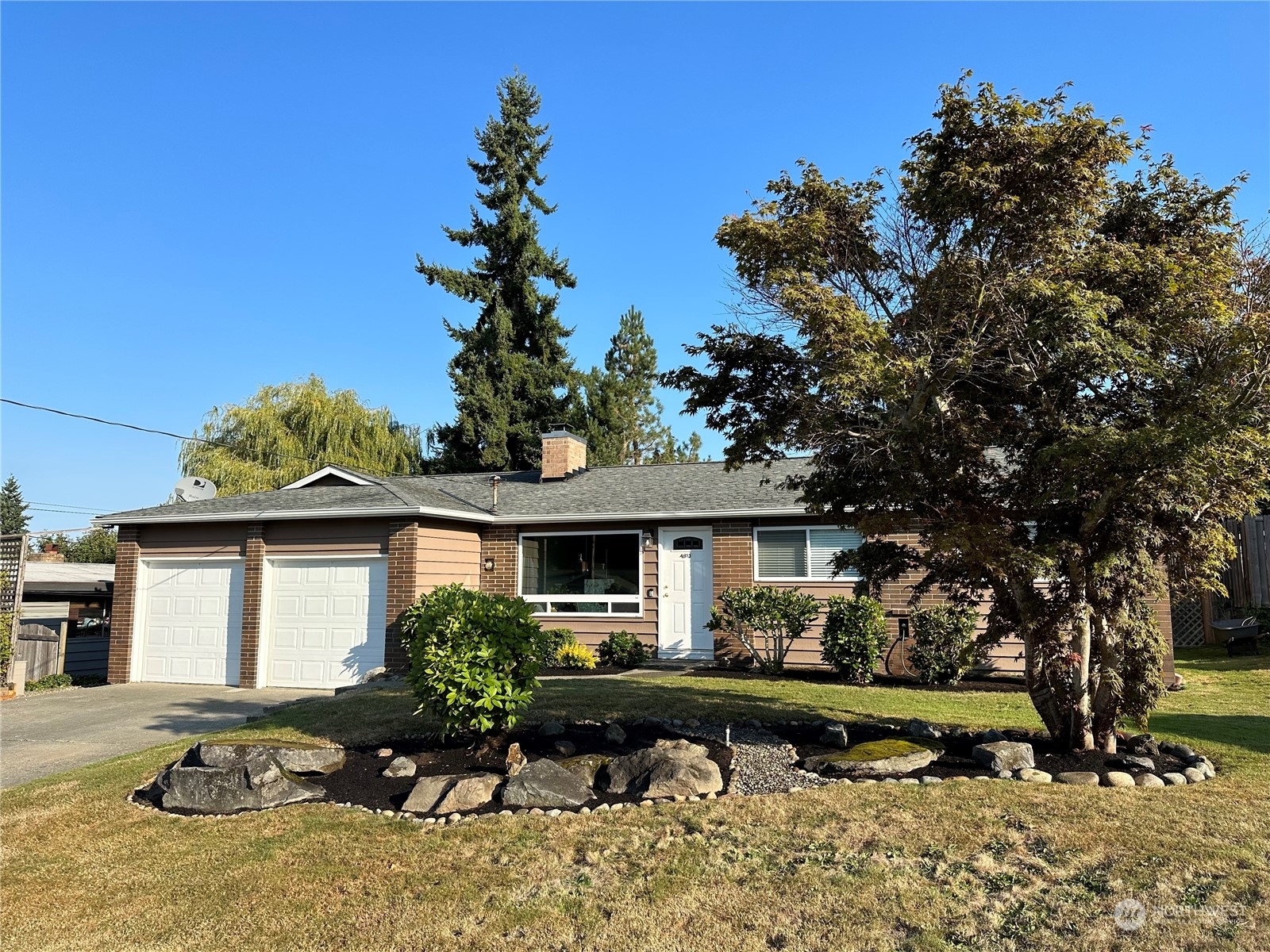 Property Photo:  4813 185th Place SW  WA 98037 