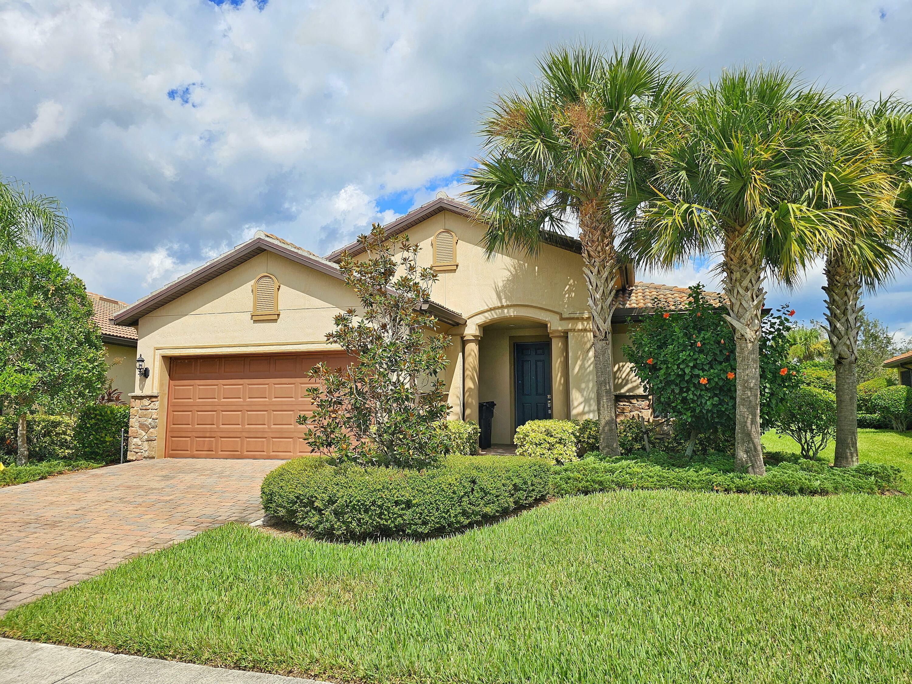 Property Photo: 223 SE Courances Drive FL 34984