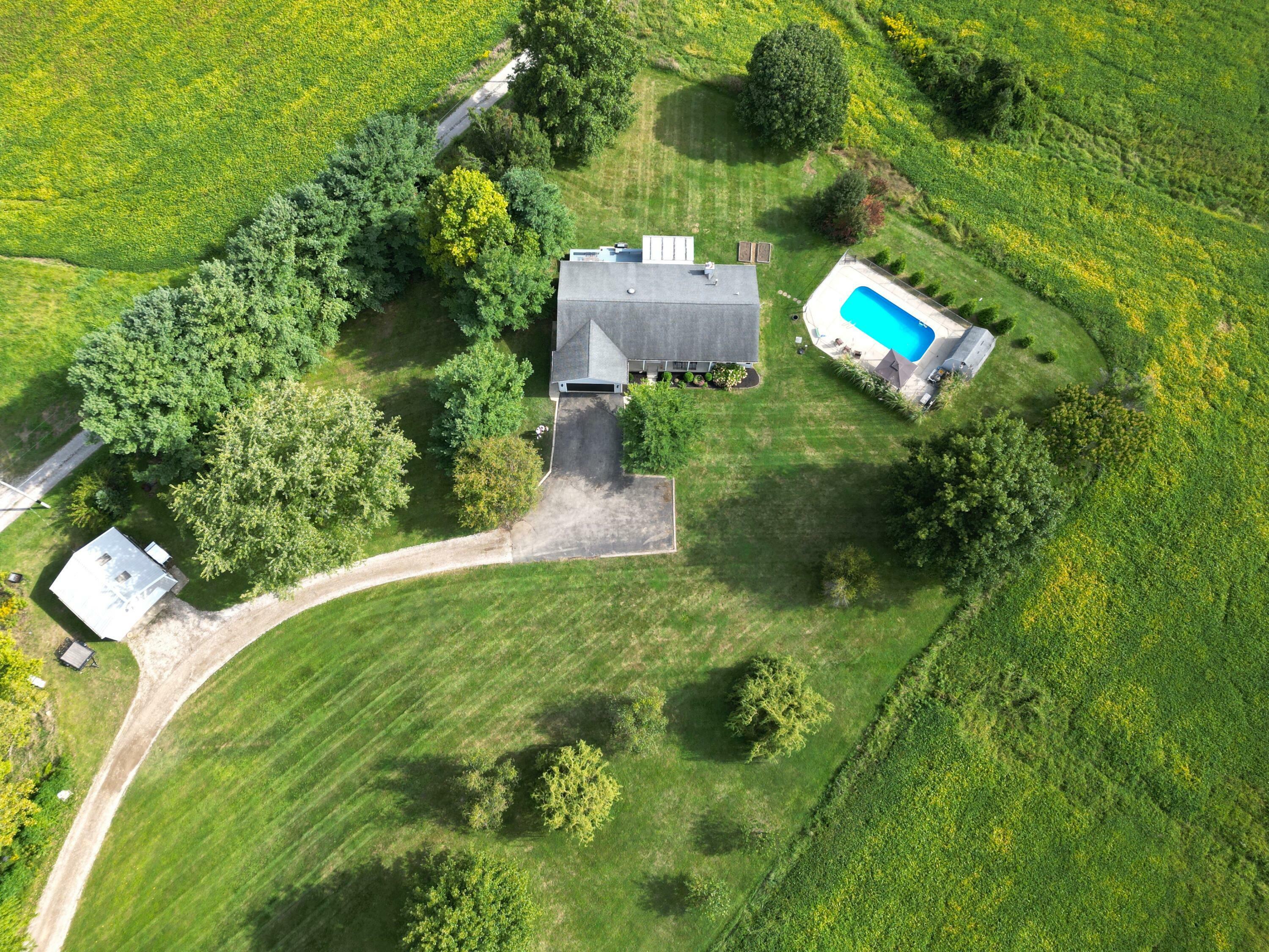 Property Photo: 5039 Lithopolis Road NW OH 43130
