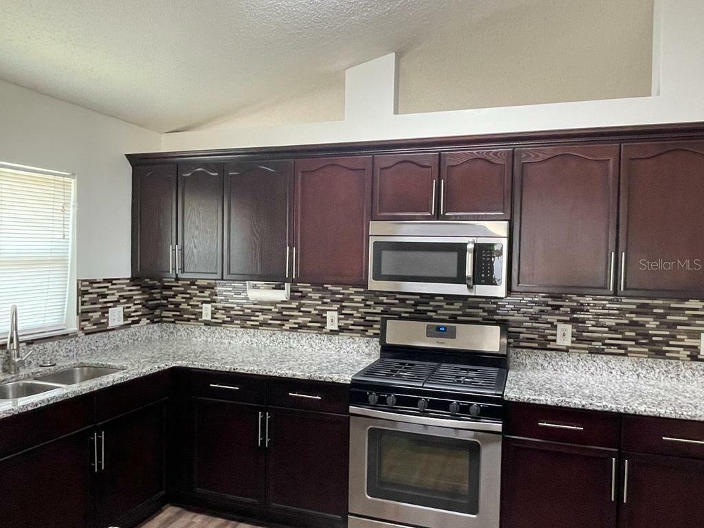 Property Photo: 6637 Bouganvillea Crescent Drive FL 32809