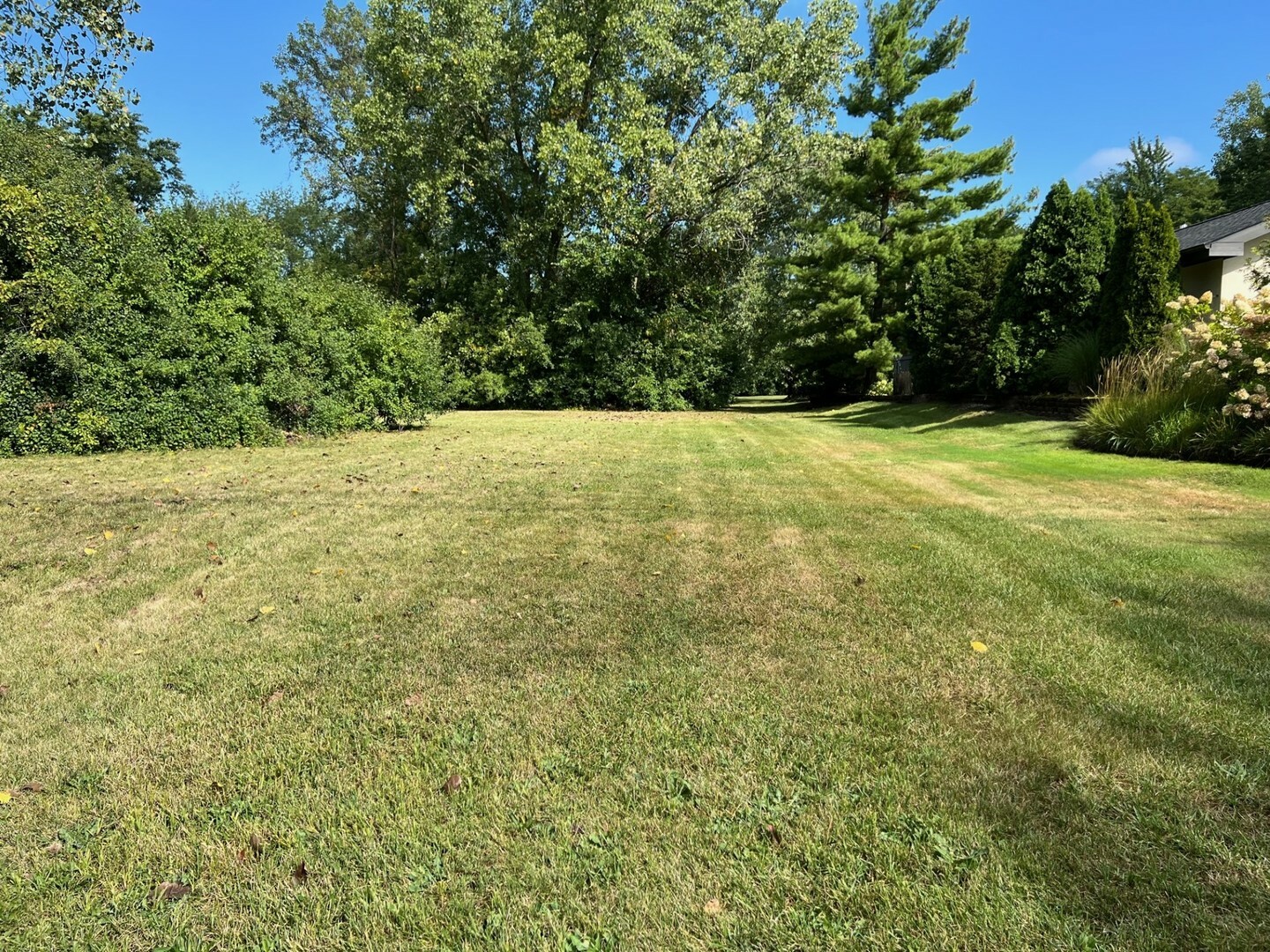 Property Photo: 3890 Greenacre Drive IL 60062