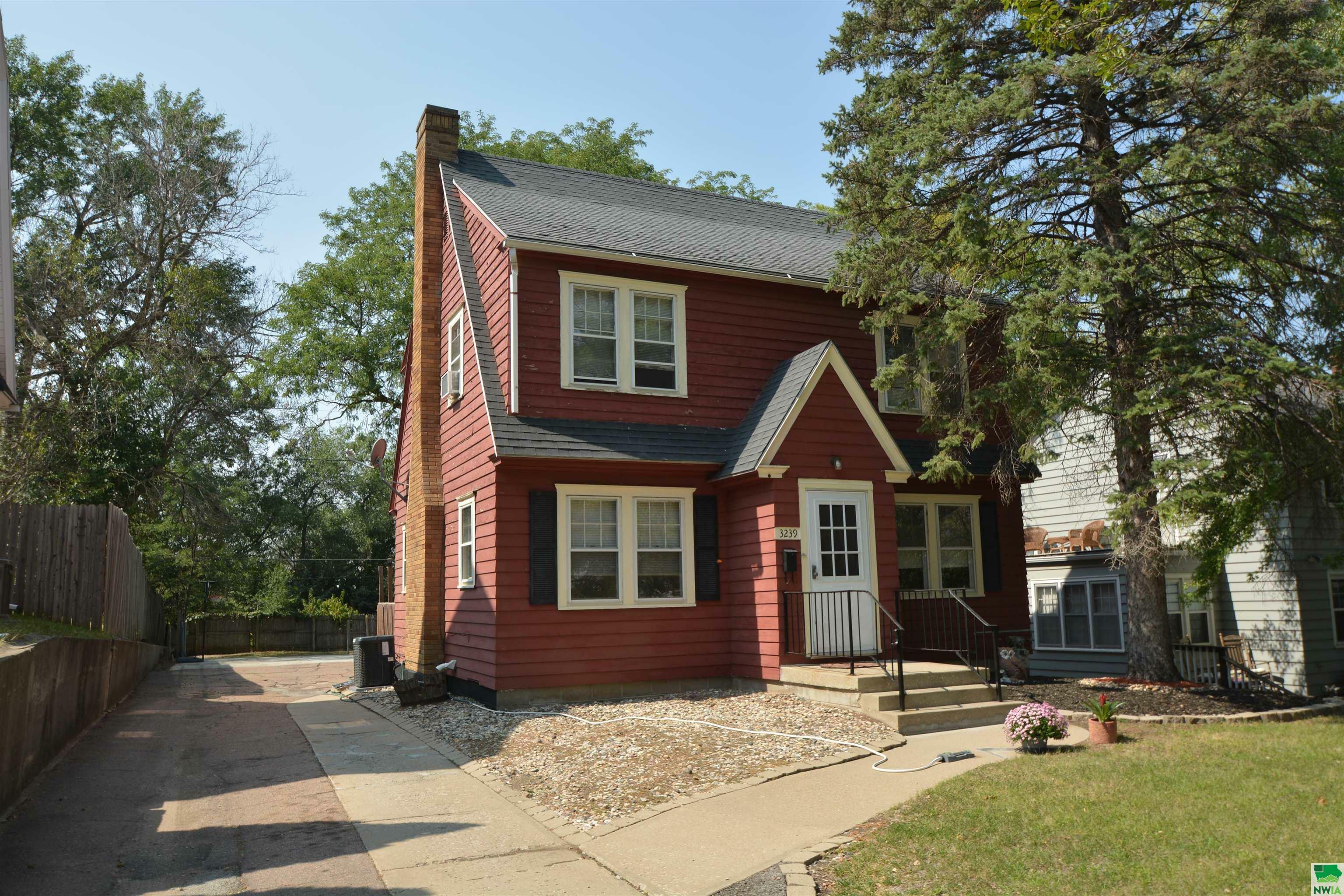 Property Photo:  3239 Pierce St  IA 51104 