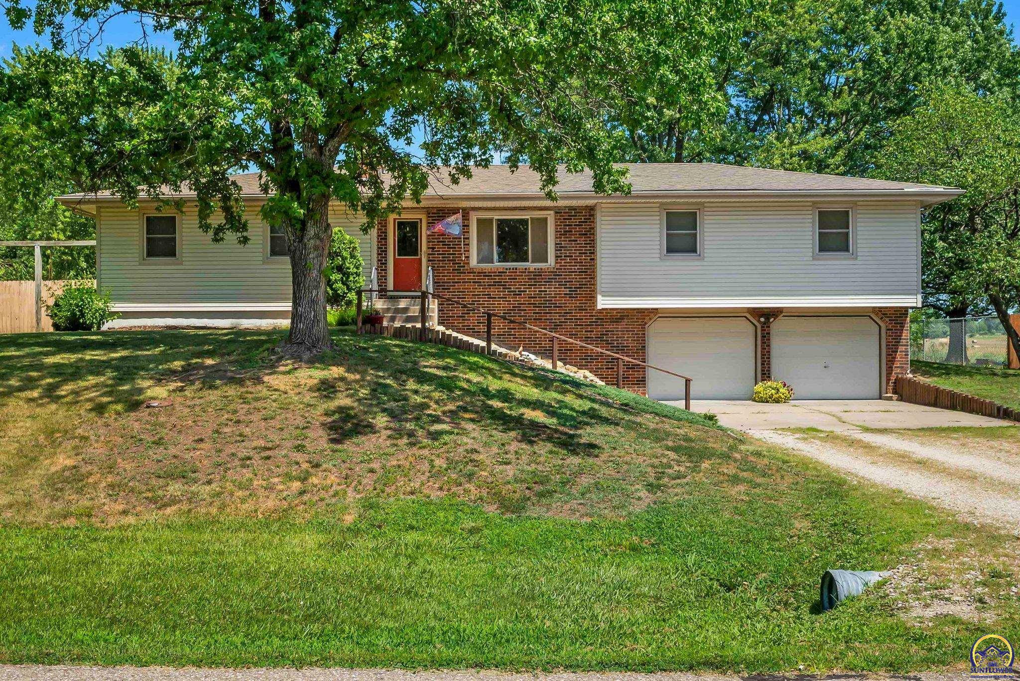 5136 NW Kendall Dr  Topeka KS 66618 photo