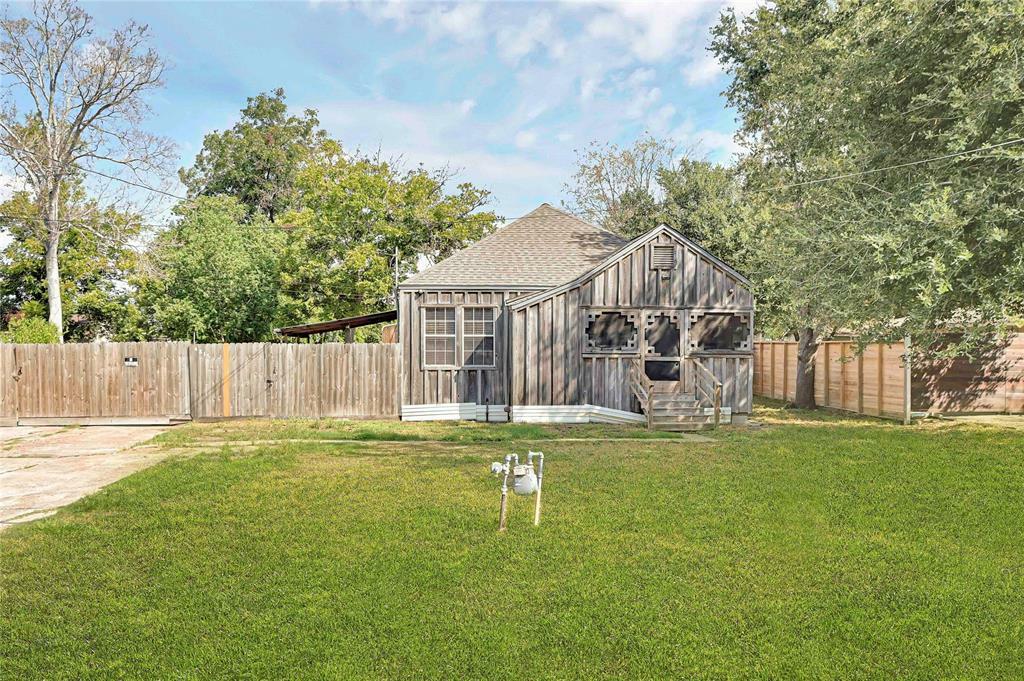 Property Photo:  4813 Sycamore Avenue  TX 77503 