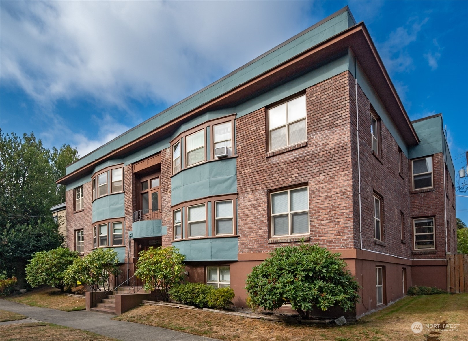 Property Photo: 1421 2nd Street N 1-12 WA 98109