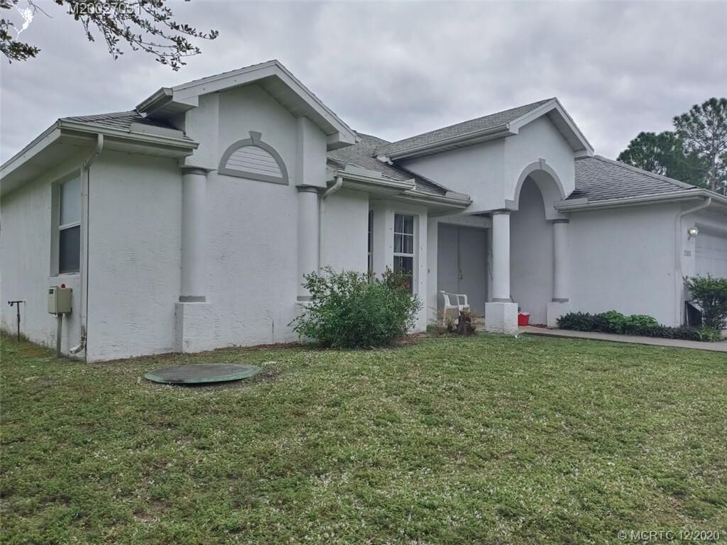 Property Photo: 2601 SW Halissee Street FL 34953