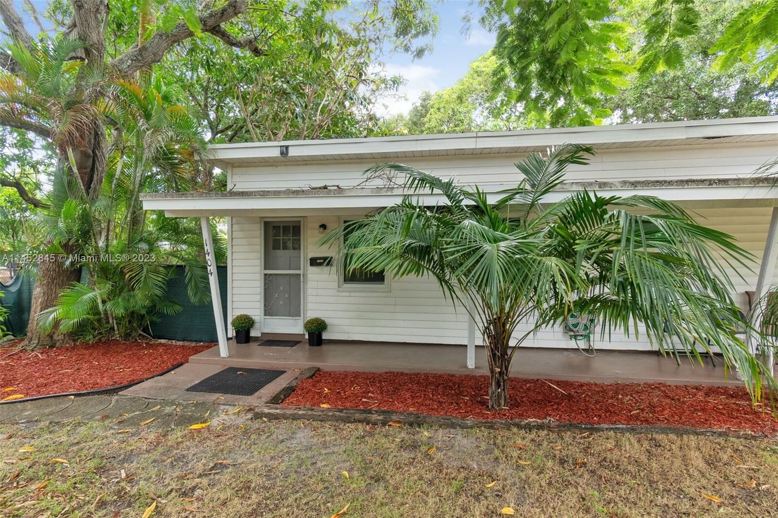 Property Photo: 1402 NE 36th St 1404 FL 33334