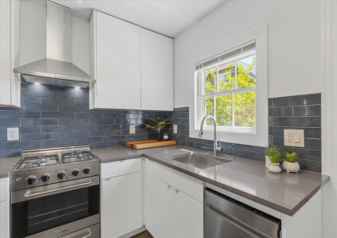 Property Photo: 3705 Griffith Street TX 78705