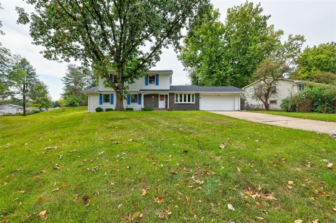 Property Photo: 2500 Woodland Avenue IA 50266