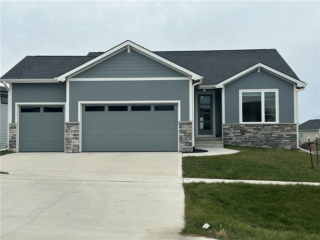 Property Photo: 9639 Watermeadow Circle IA 50131