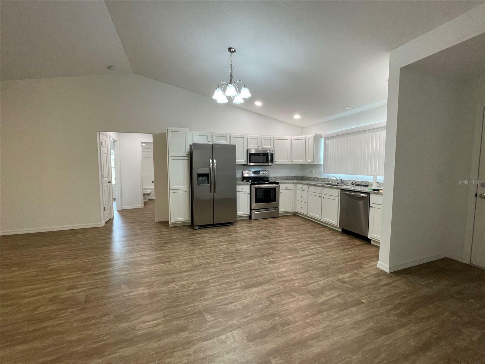 Property Photo: 1100 E Bloomfield Drive FL 34453