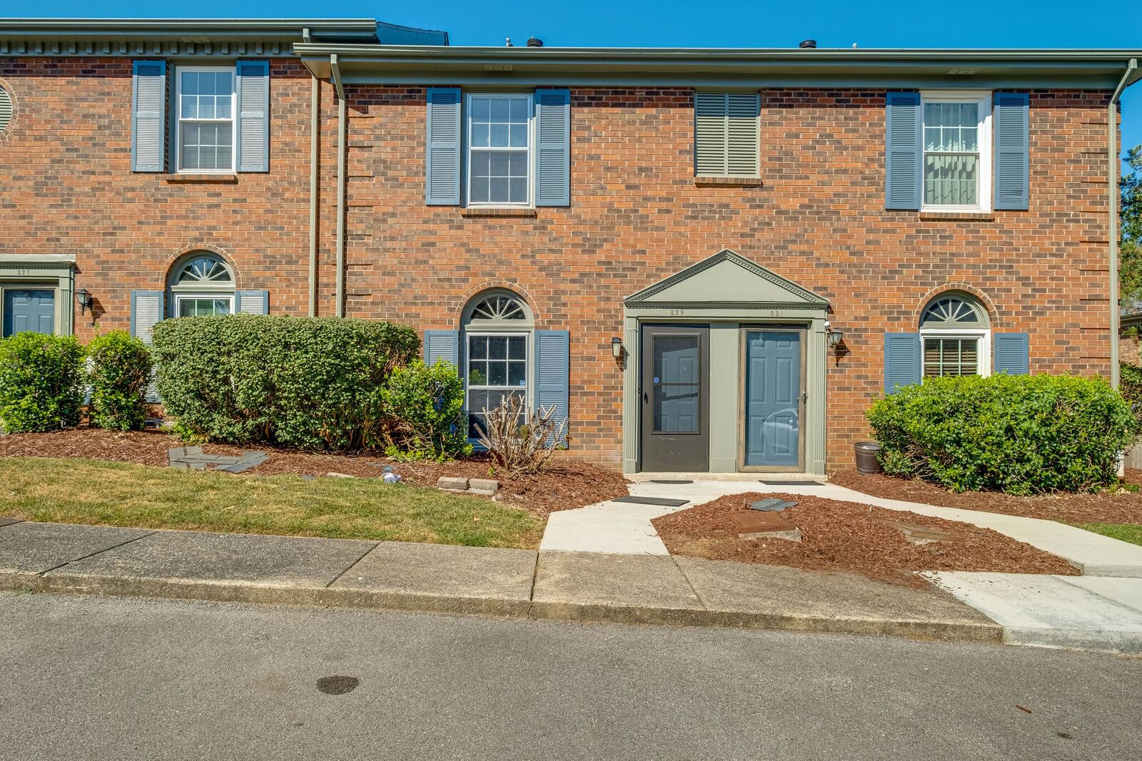 Property Photo: 329 Lakebrink Dr TN 37214