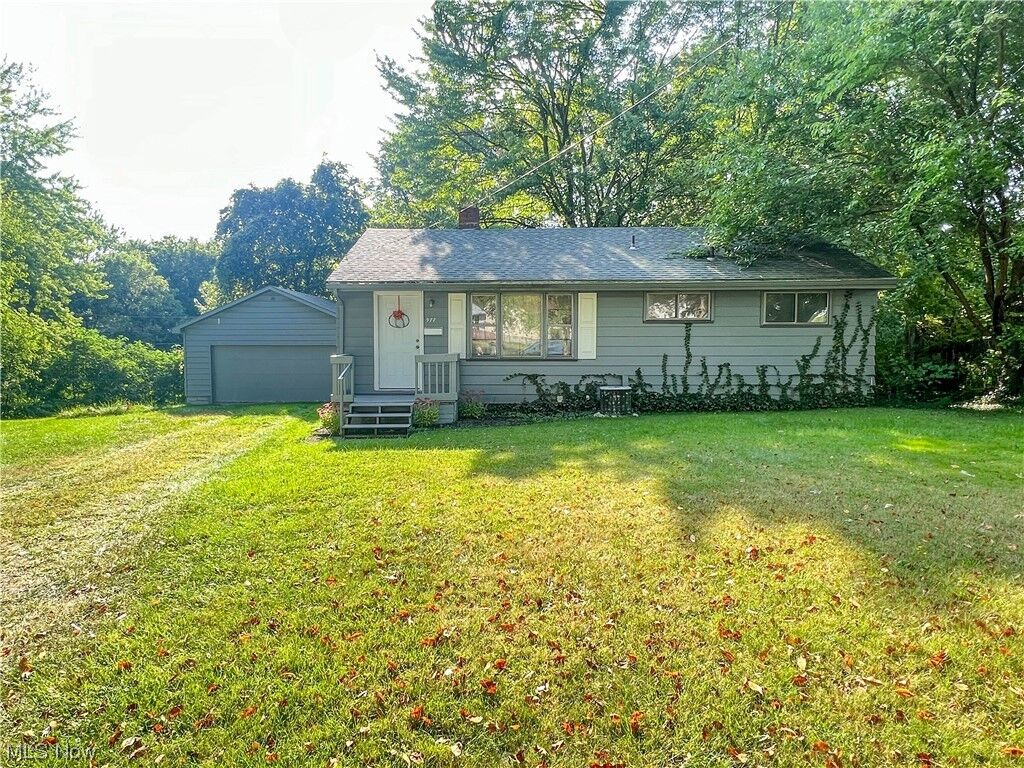 Property Photo: 977 Compton Lane OH 44502