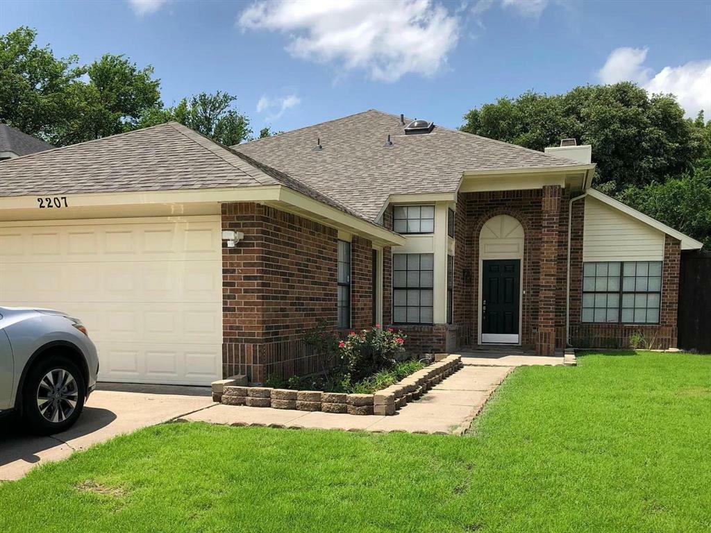 Property Photo:  2207 Gladstone Drive  TX 76018 