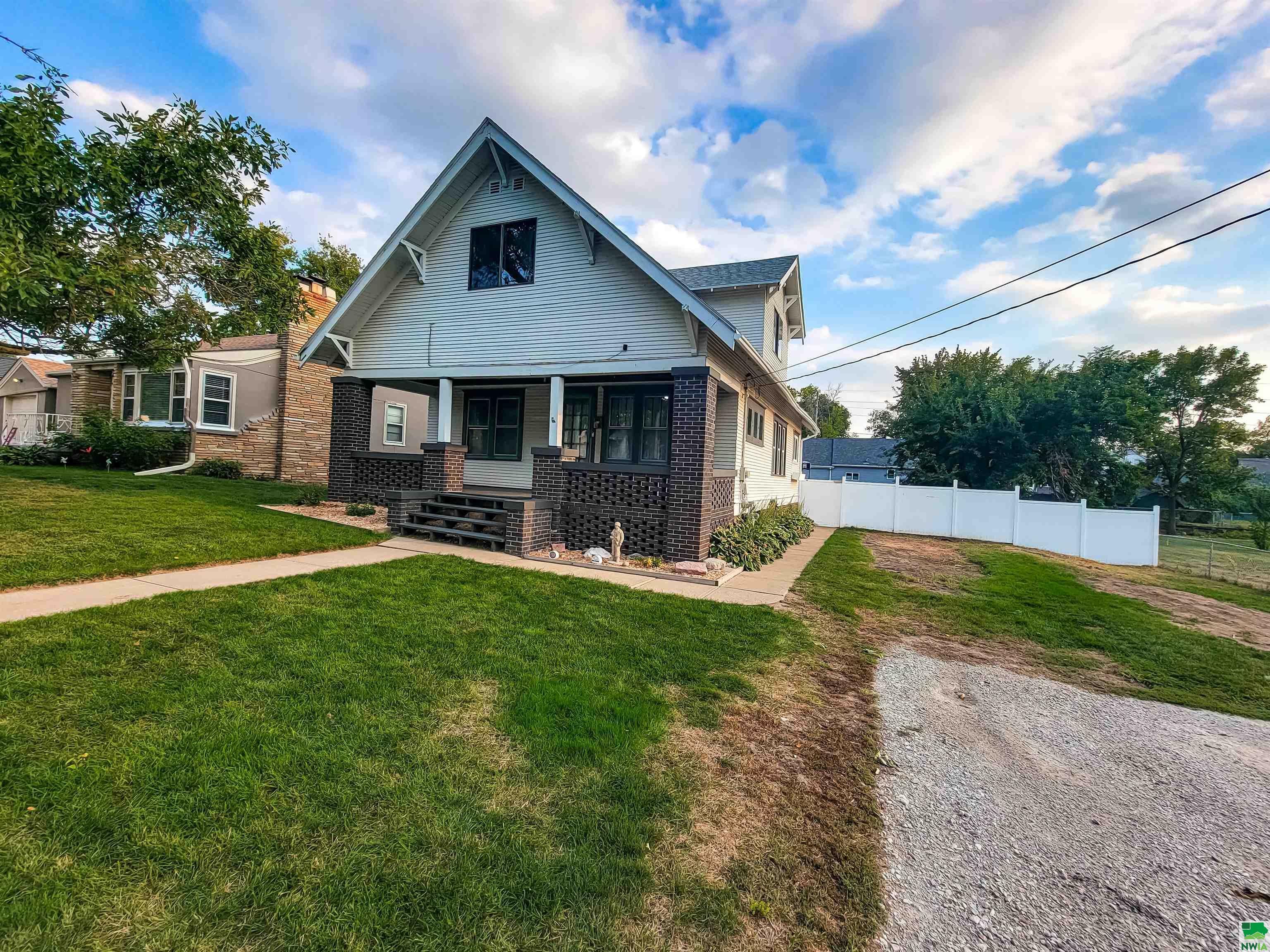 Property Photo:  2906 Marshall Ave  IA 51106 