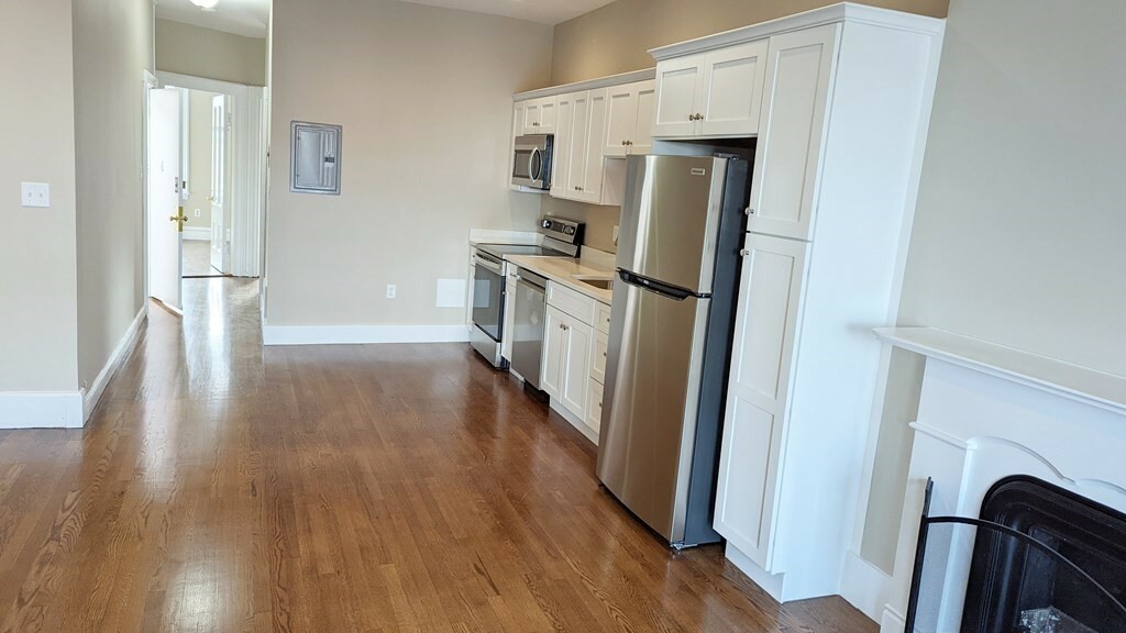 Property Photo: 387 Beacon St 6 MA 02116