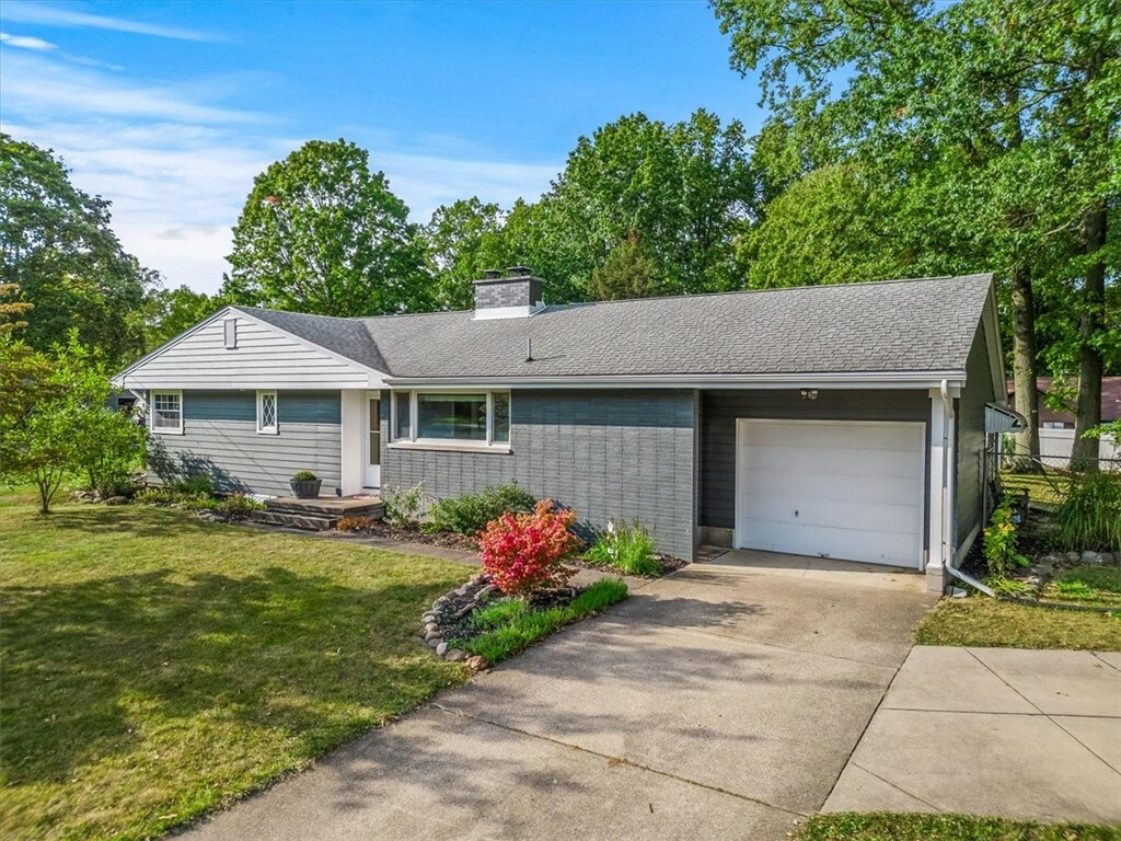 Property Photo:  2225 Homewood Drive  PA 16148 