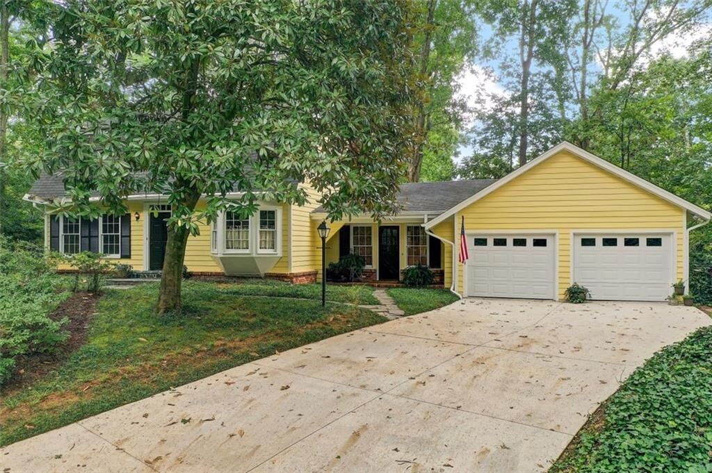 Property Photo:  315 Thornwood Drive  GA 30328 