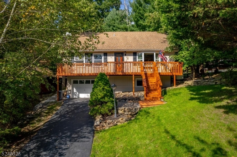 Property Photo: 7 King Hill Rd NJ 08829