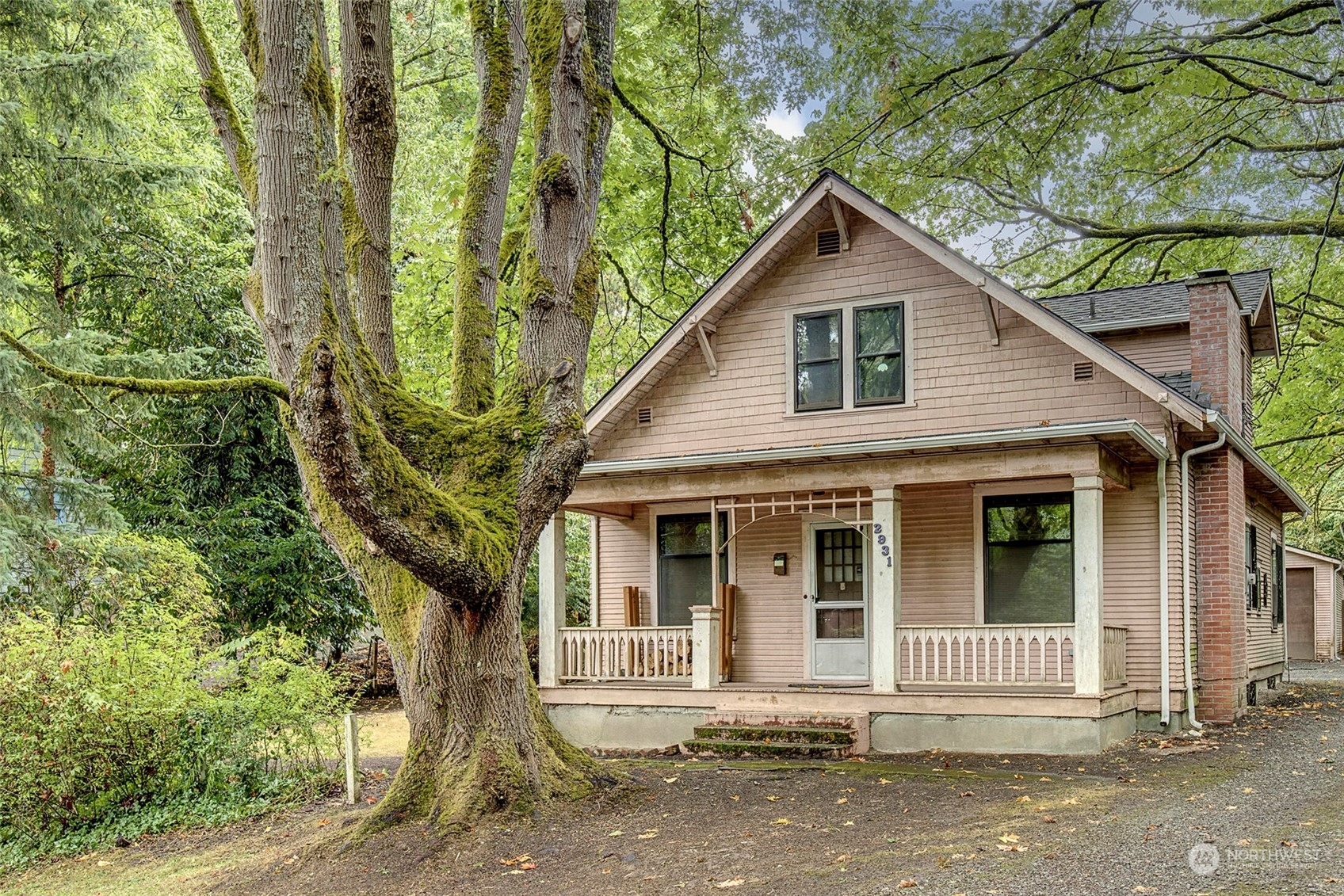 Property Photo:  2931 S Edmunds Street  WA 98108 