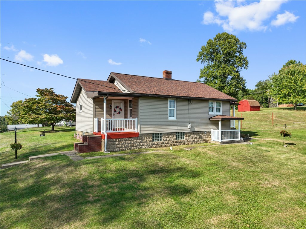 Property Photo:  14 Pumpkin Center Road  PA 15332 