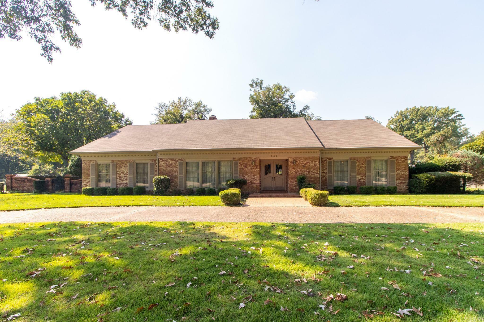 Property Photo:  1401 S 6th Street  AR 72315 