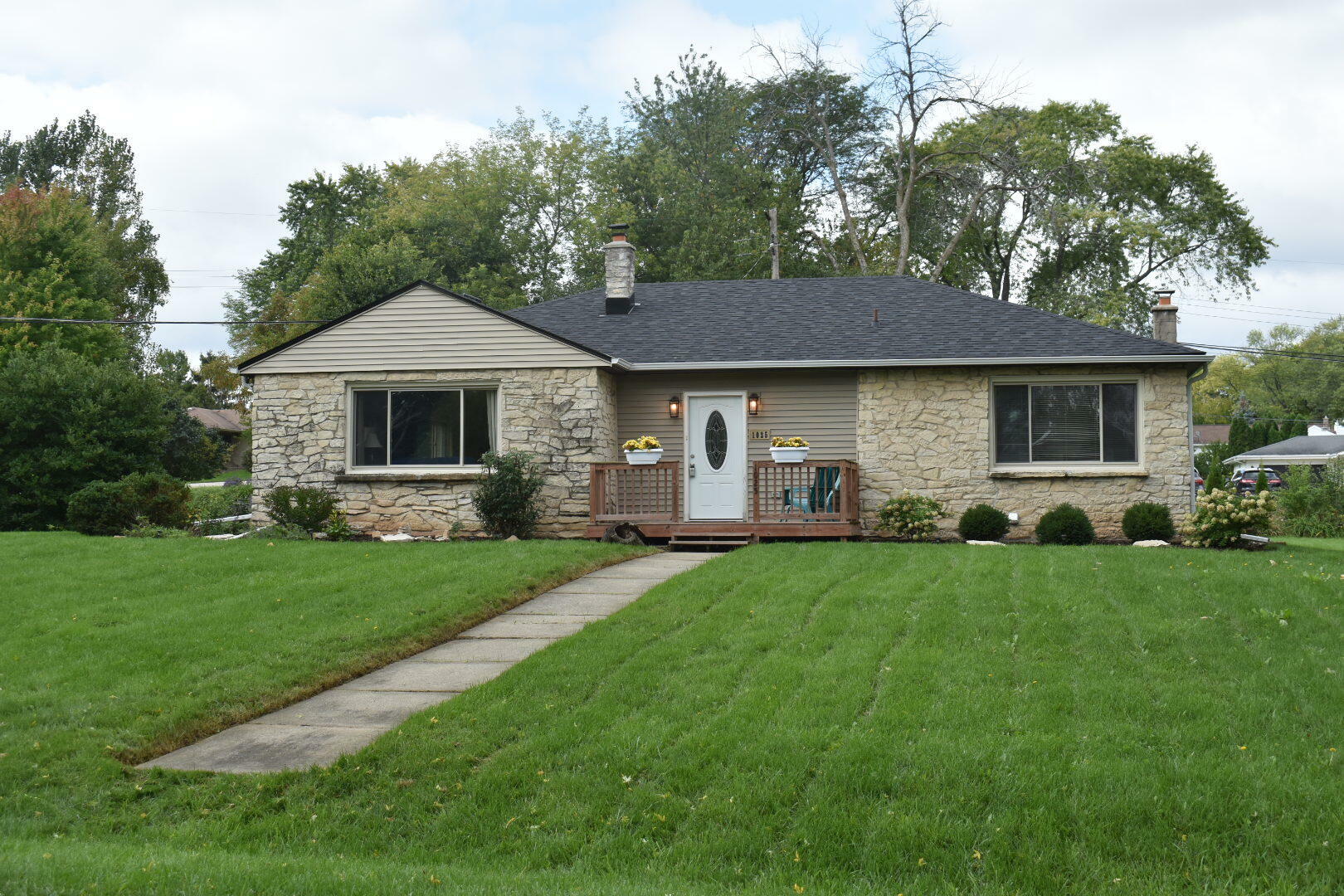 Property Photo: 1025 Garvens Ave WI 53005