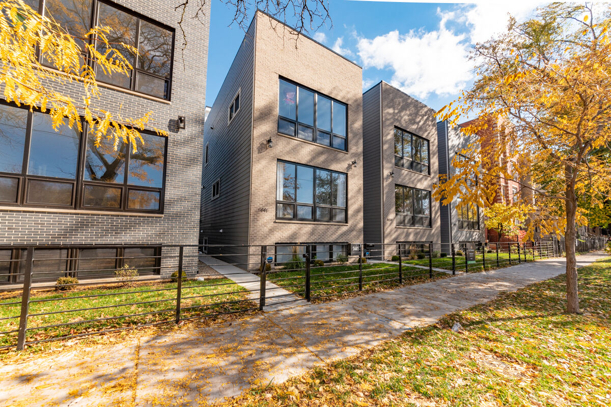 Property Photo: 1439 N California Avenue 1A IL 60622