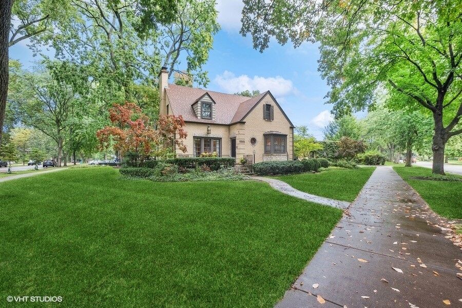 Property Photo: 6801 N Jean Avenue IL 60646