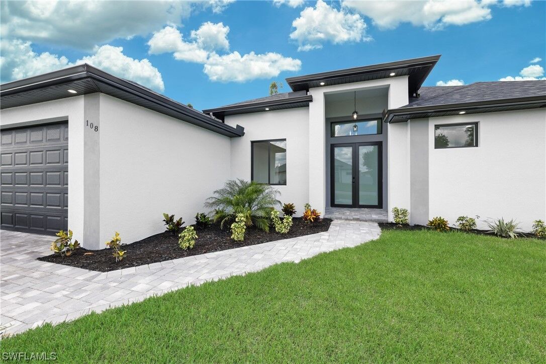 Property Photo:  108 NW 10th Avenue  FL 33993 