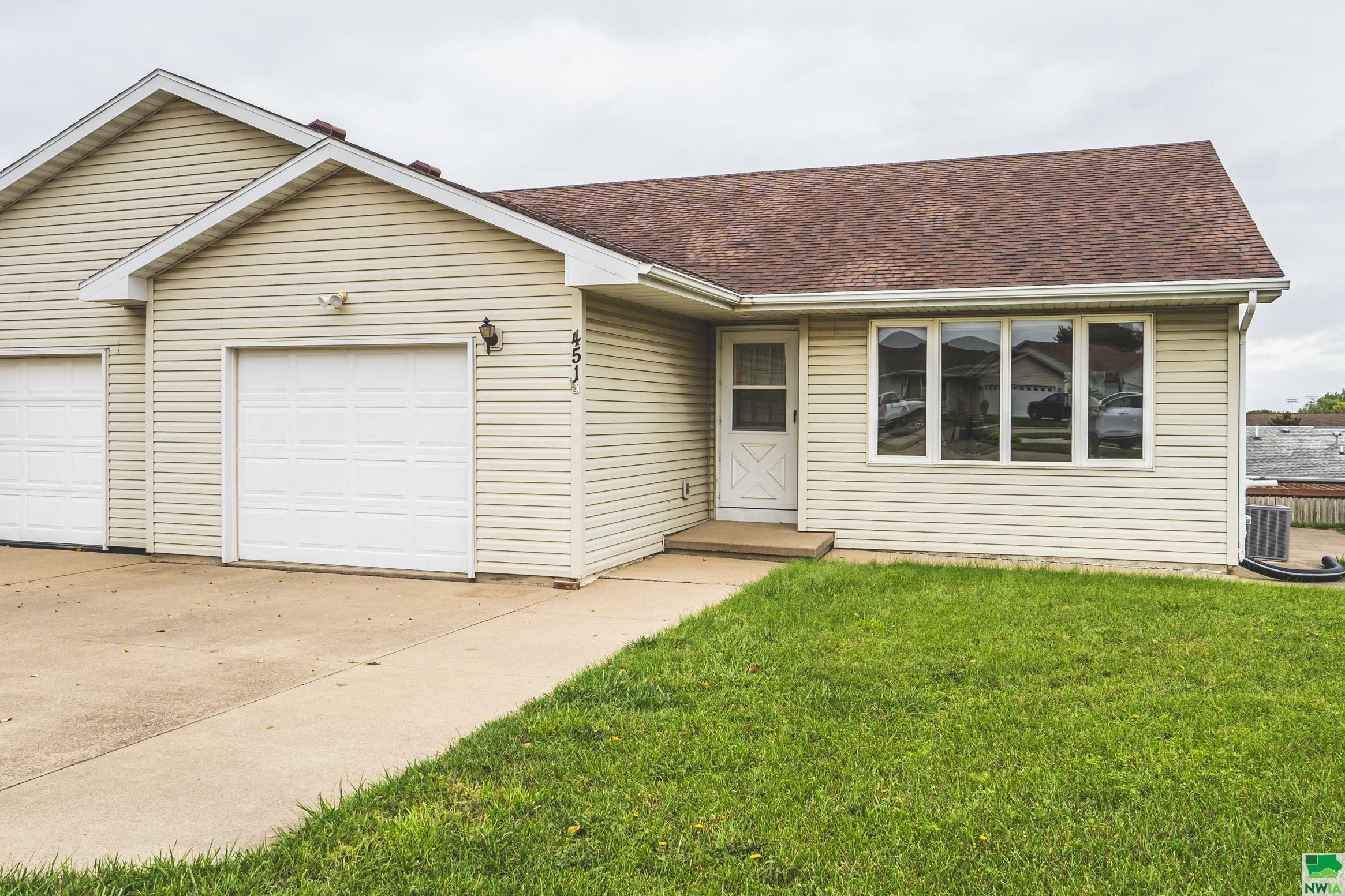 Property Photo:  451 Sunset Dr  IA 51031 