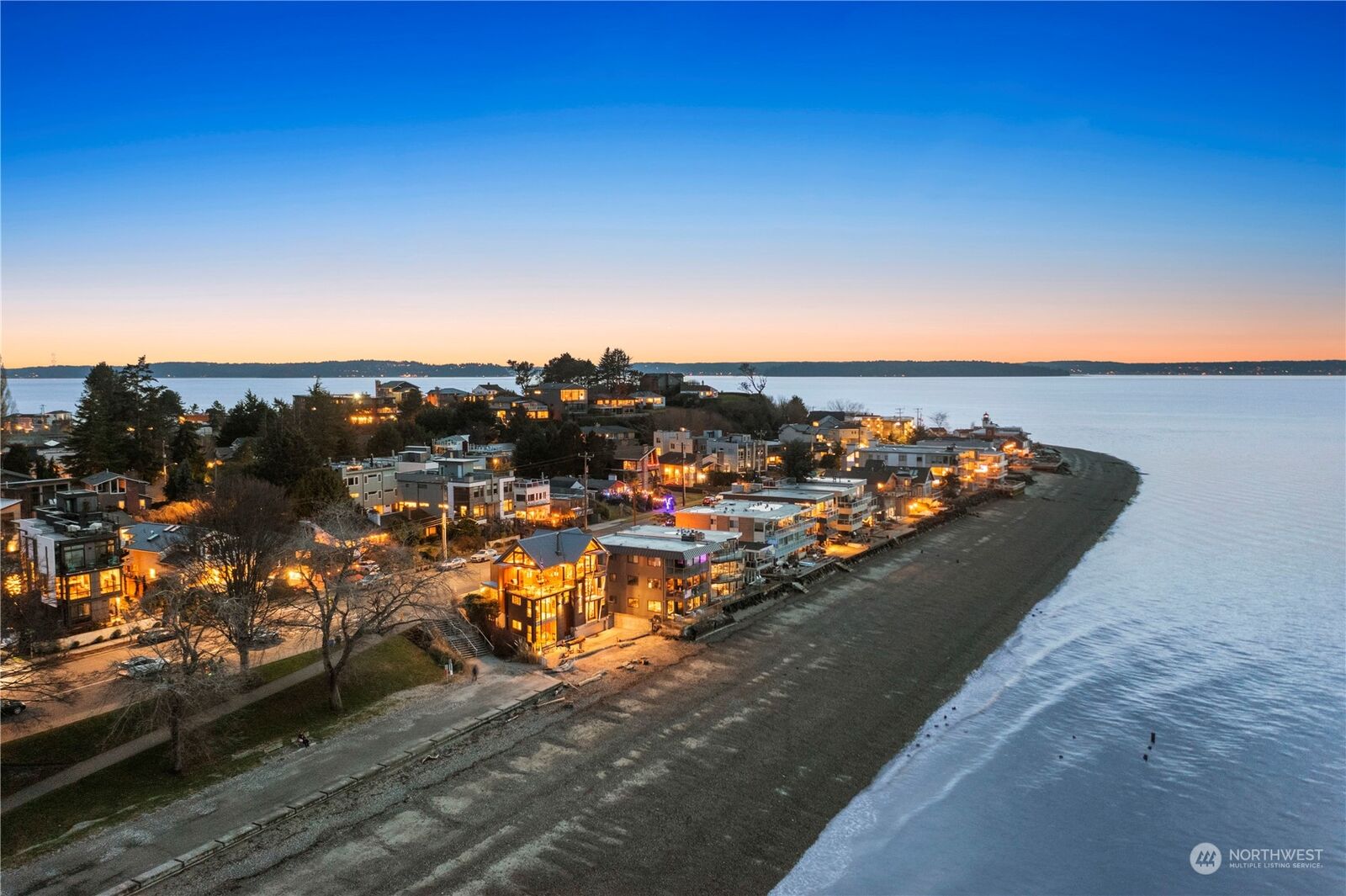 Property Photo:  3001 Alki Avenue SW  WA 98116 