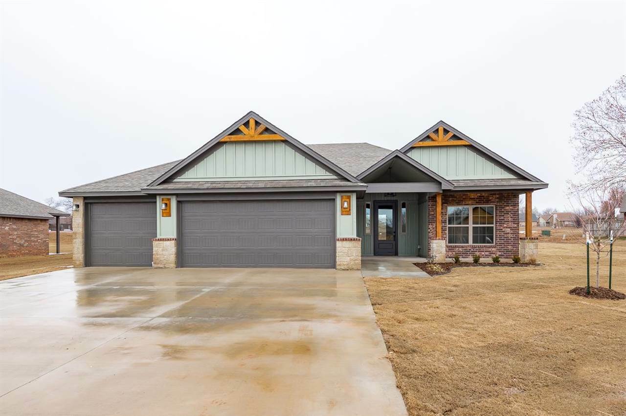 Property Photo: 124 E Rogers Court OK 74075