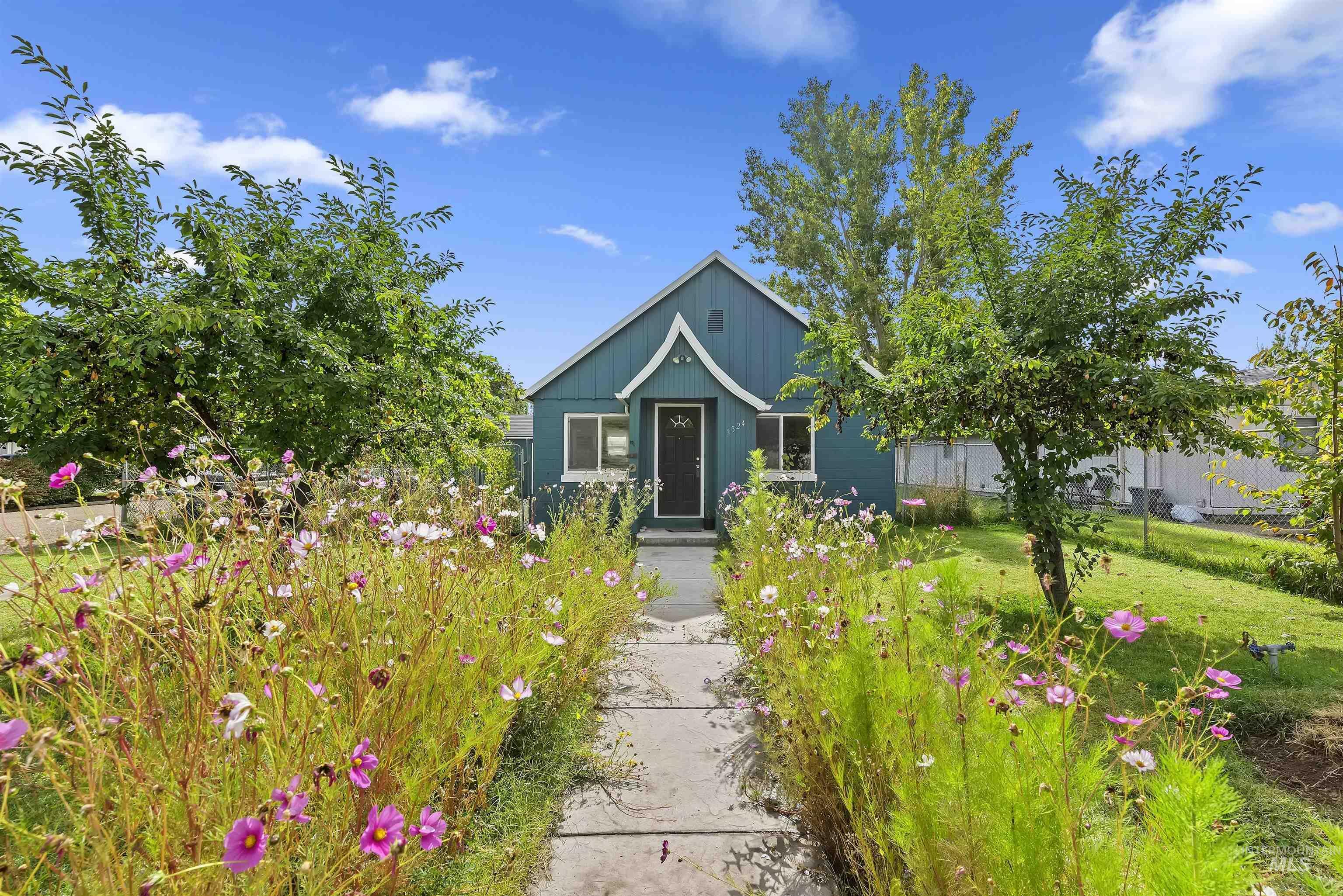 Property Photo: 1324 E Maple Street ID 83605