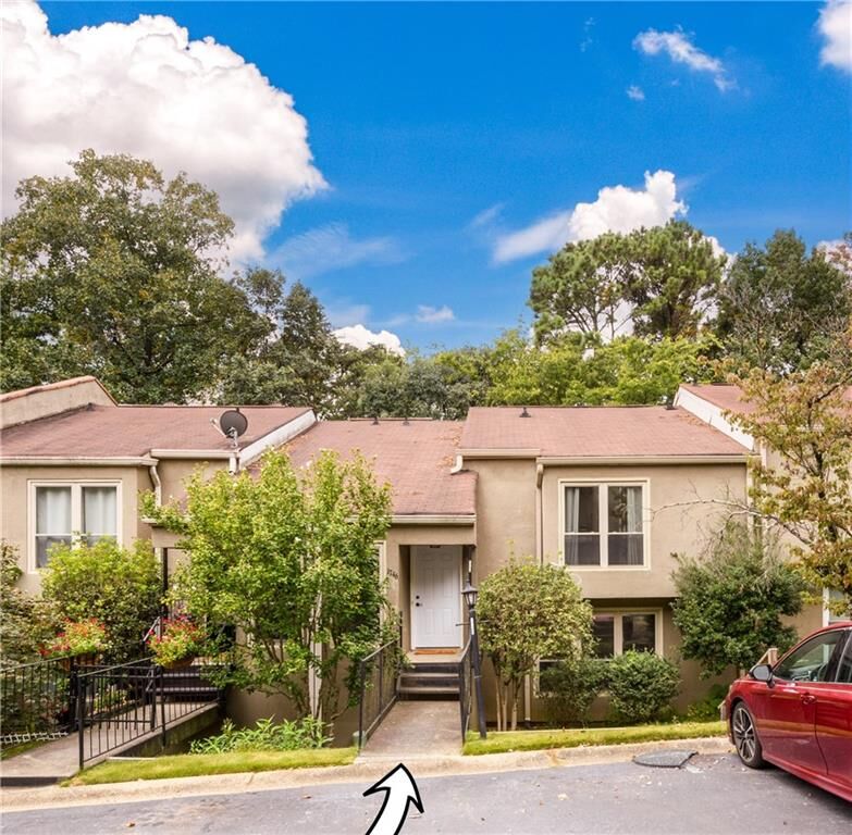 Property Photo:  1746 Woodcliff Place NE  GA 30329 