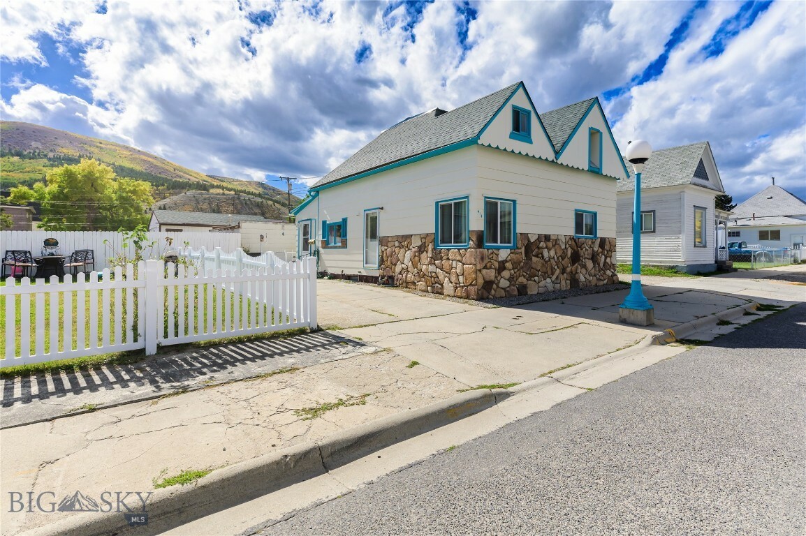 Property Photo: 413 & 415 E 4th Street MT 59711