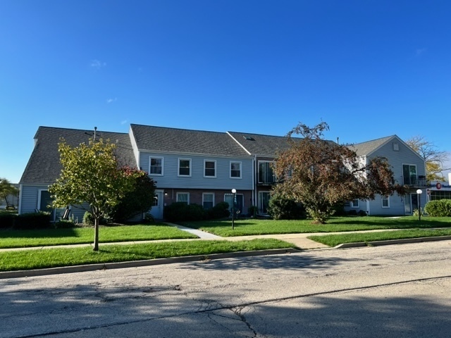 Property Photo: 2013 Oak Street D IL 60174