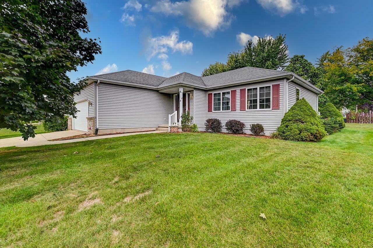 Property Photo:  208 Overlook Terrace  WI 53559 