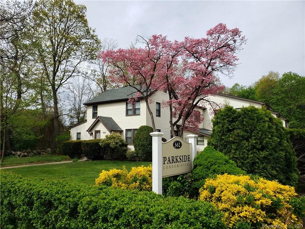 Property Photo:  562 Hope Street 1  CT 06907