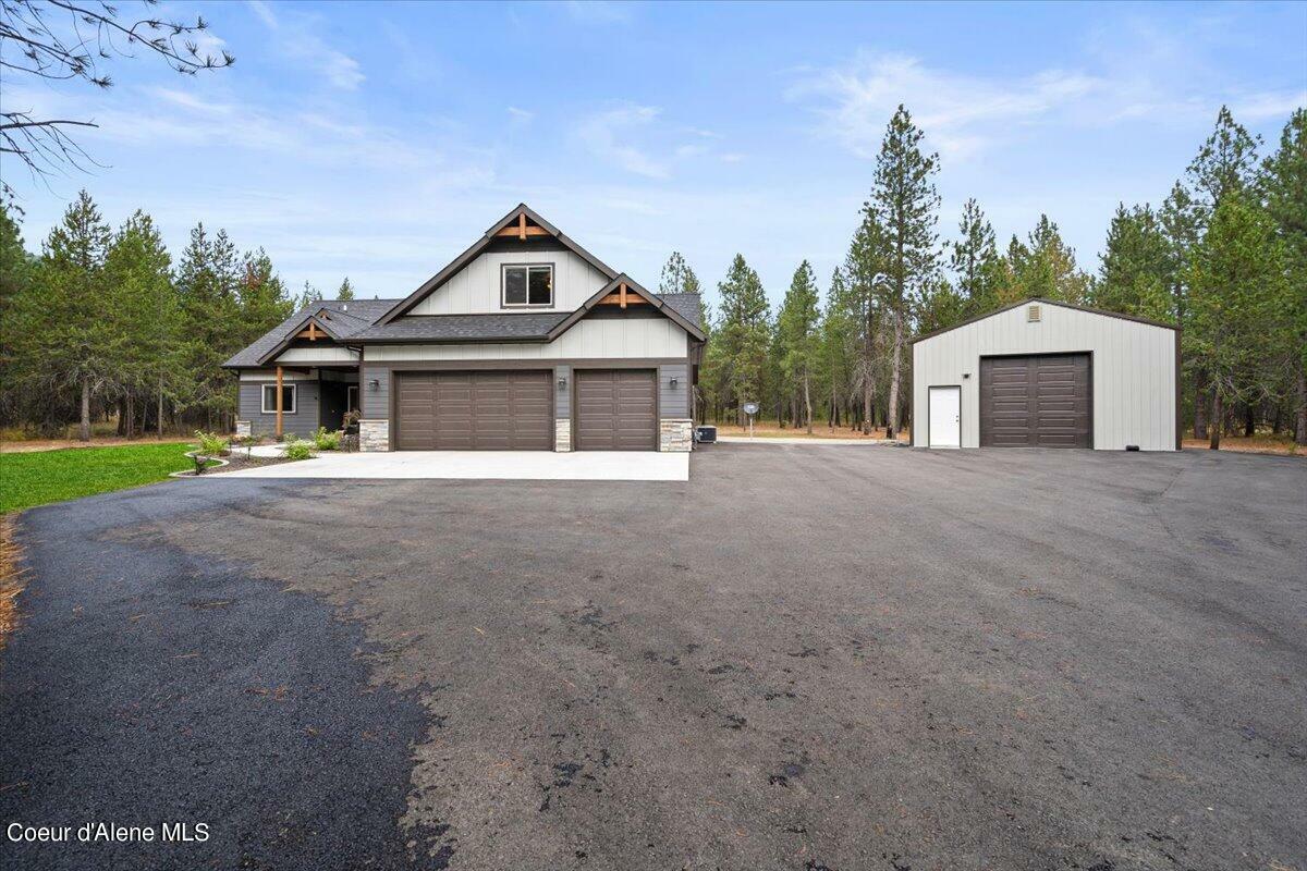 Property Photo: 823 W Saffron Ln ID 83858