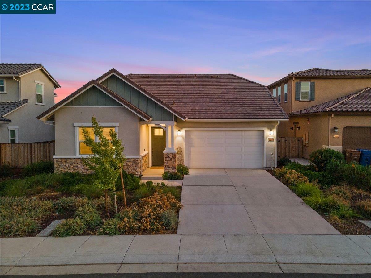 Property Photo: 5588 Alta Mesa Ln CA 94531