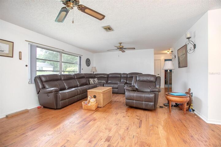 Property Photo:  680 E Iris Drive  FL 32763 
