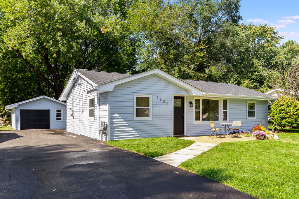 Property Photo:  1920 Roberts Street  IL 60481 