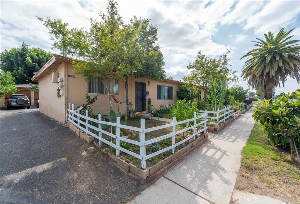 Property Photo:  1030 W Romneya Drive  CA 92801 