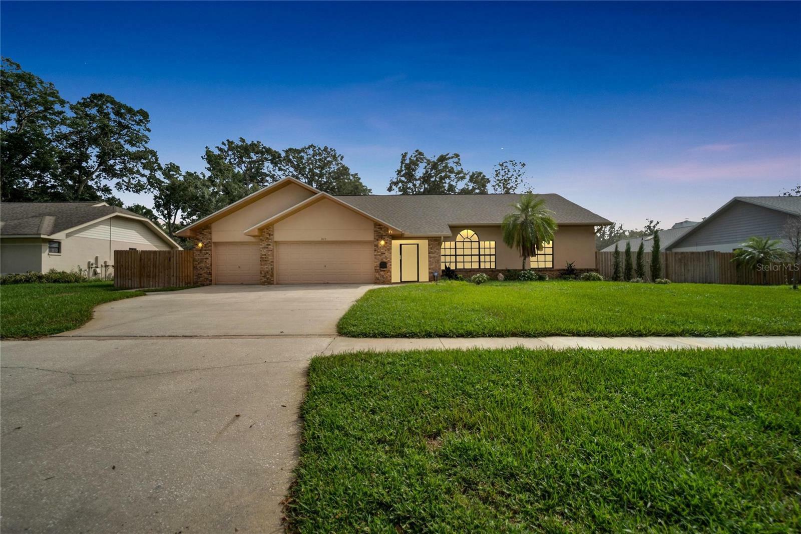 Property Photo:  3815 Buckingham Loop Drive  FL 33594 