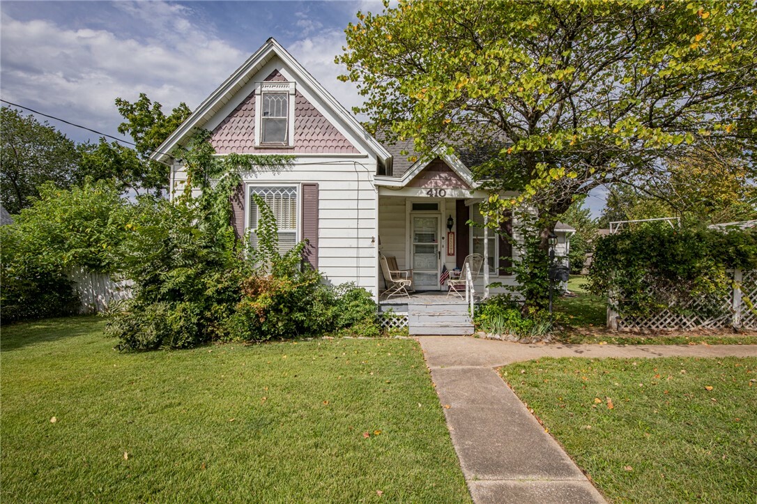Property Photo: 410 NW 4th Street AR 72712